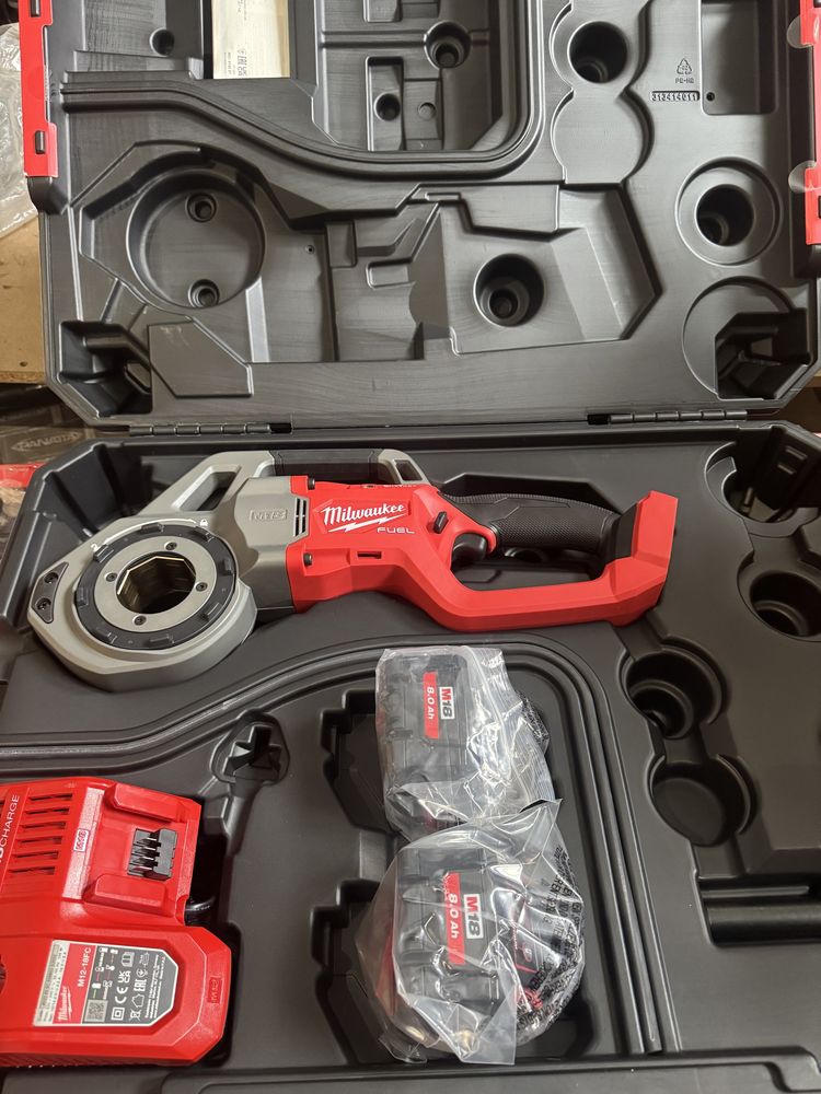 Dispozitiv de filetat țevi Milwaukee 1 ¼″ M18 FUEL ONE-KEY