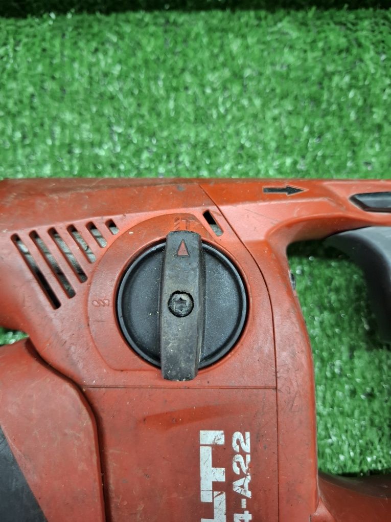 Перфоратор на Hilti TE 4-A22 с прахоуловител и 5.2 амперова батерия