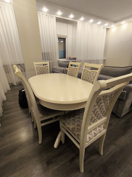 Стол и 6 стульев