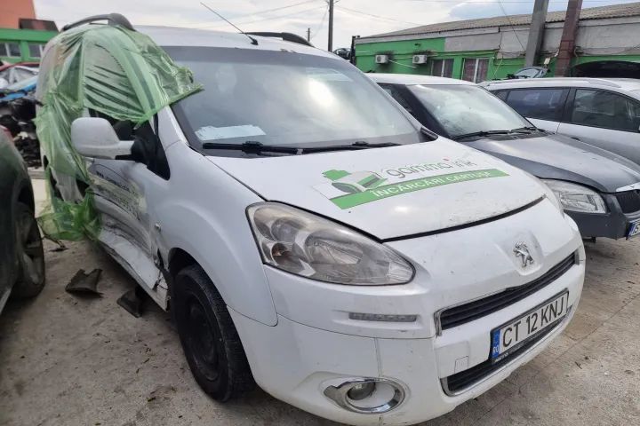 scut motor vas lichid chedere parbriz oglinda stop tripla stanga dreapta Peugeot Partner 2 facelift motor 1.6hdi  9HP dezmembrez