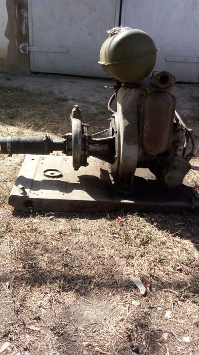 Бензиновый двигатель, насос