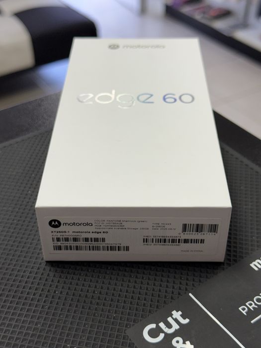 Motorola Edge 60,PANTONE Shamrock (green),256GB/8GB RAM *ЧистоНов*