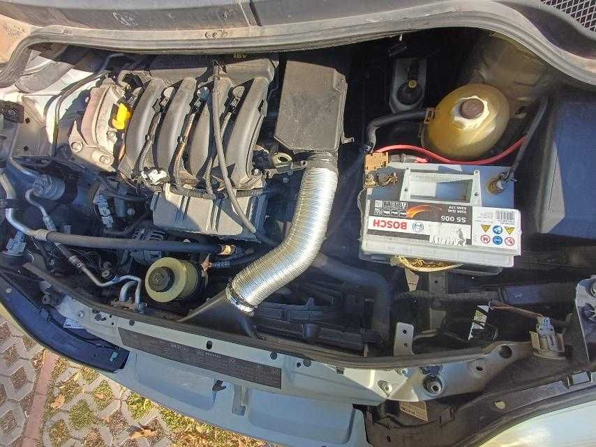 Продавам в много добро състояние кола Renault Scenic 1.6 Бензин 2000г