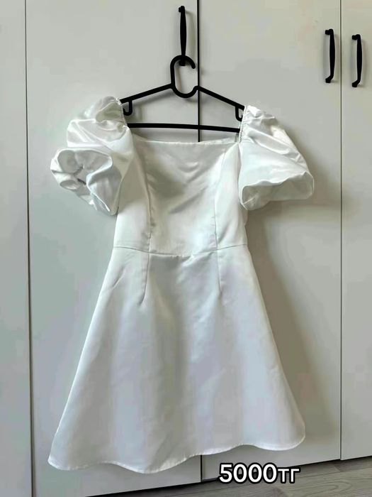 Платья вечерная белая