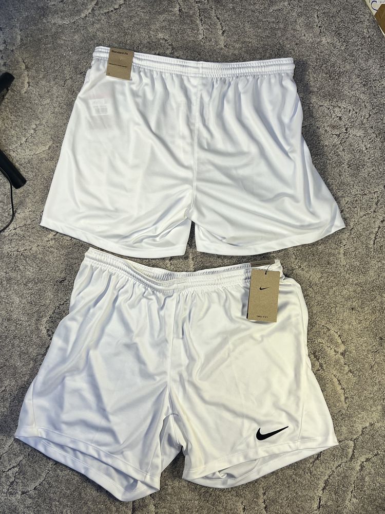 Чисто нови Nike Бели Къси Панталони - L Размер