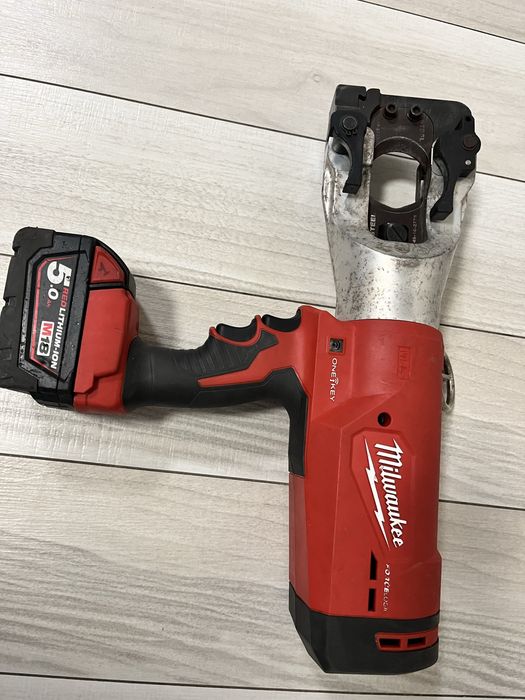 Milwaukee foarfeca taiat cablu cu bateria de 5 amp nu hilti dewalt