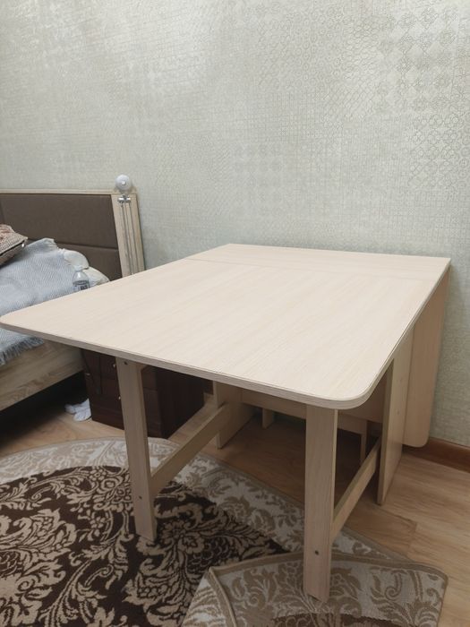 Продам стол книжка 10 000 т