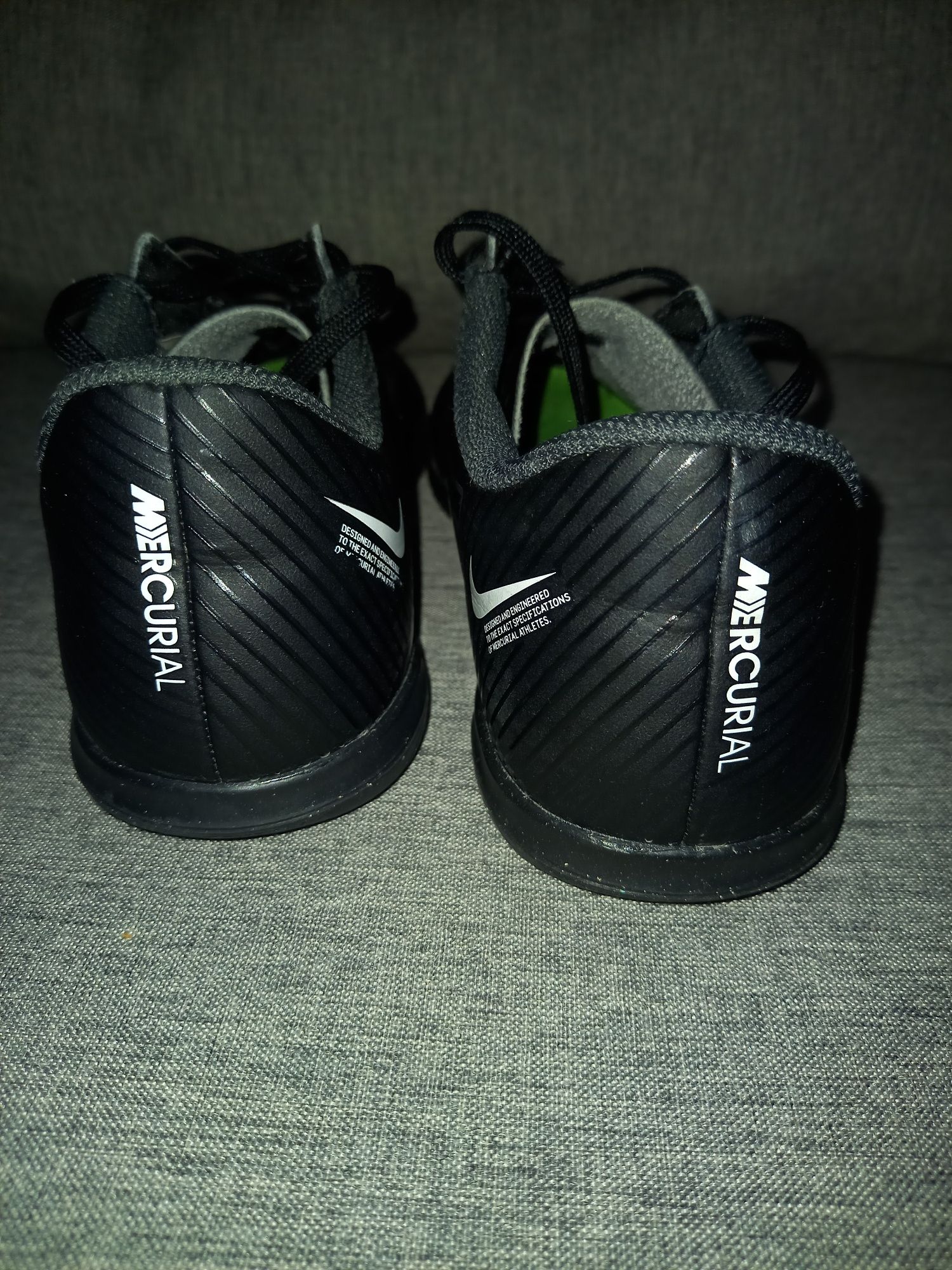 Ghete de fotbal Nike Mercurial 34
Încălțăminte de fotbal pentru copii