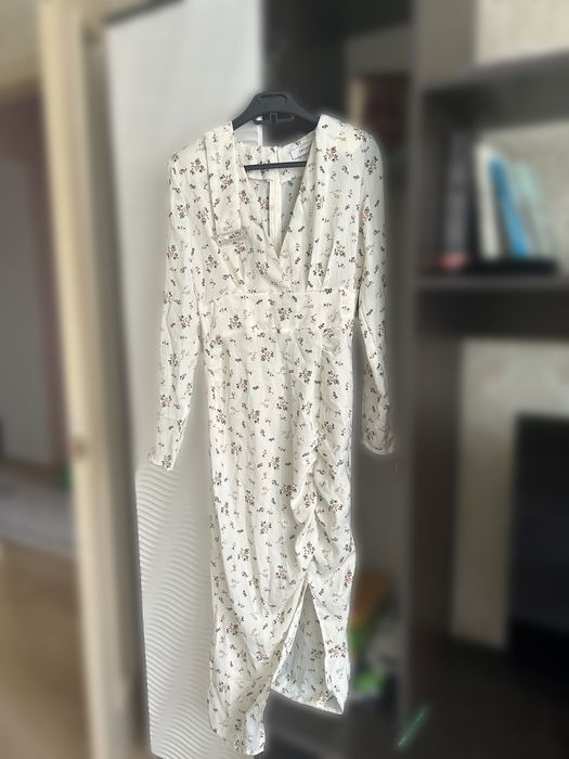 Продам новое платье 4500