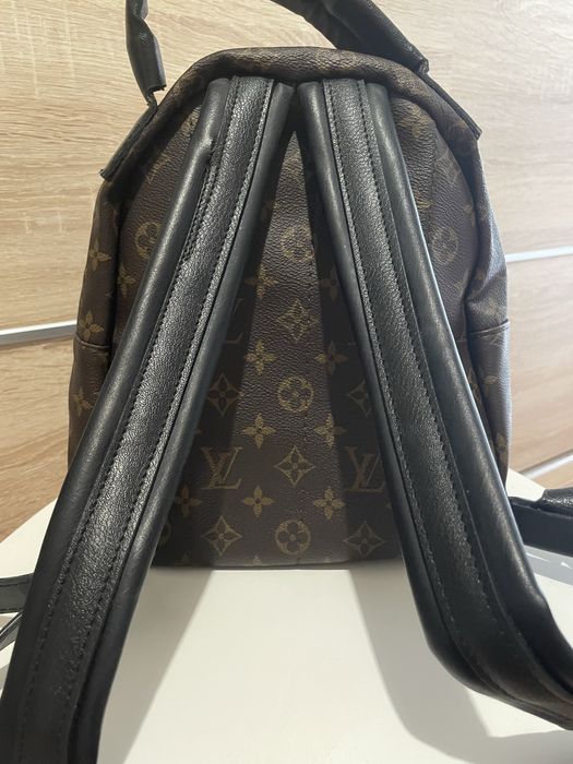 Среден размер раница на Louis Vuitton