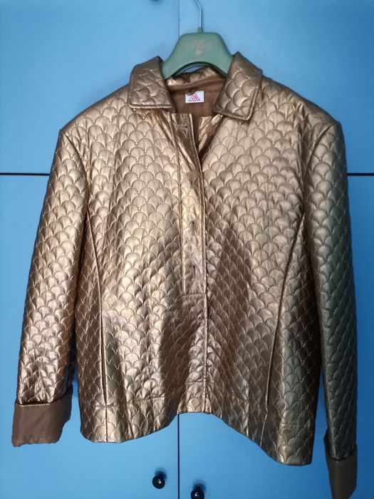 Розово и златно яке на Аристон