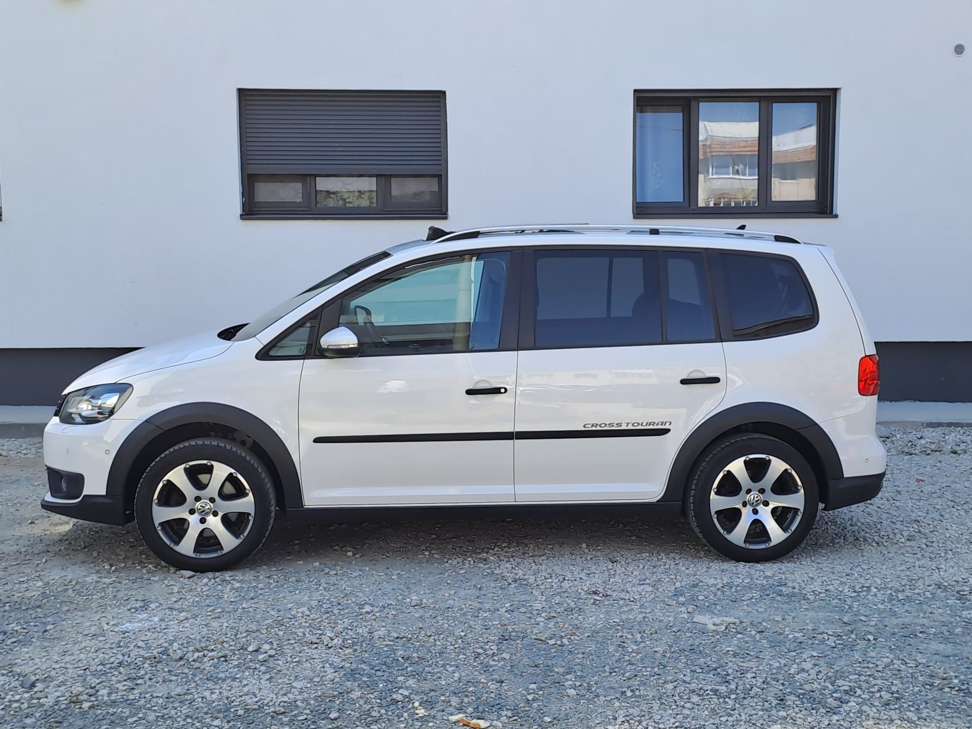 Volkswagen Touran Cross, 7 locuri,, Automat, recent adus in țară
