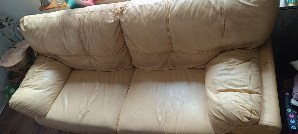 Кожен диван, тройка и двойка.