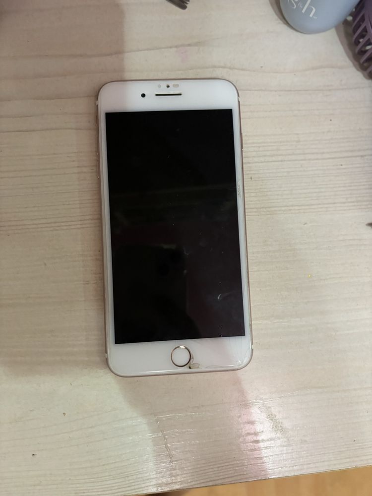 Продается Айфон 7+