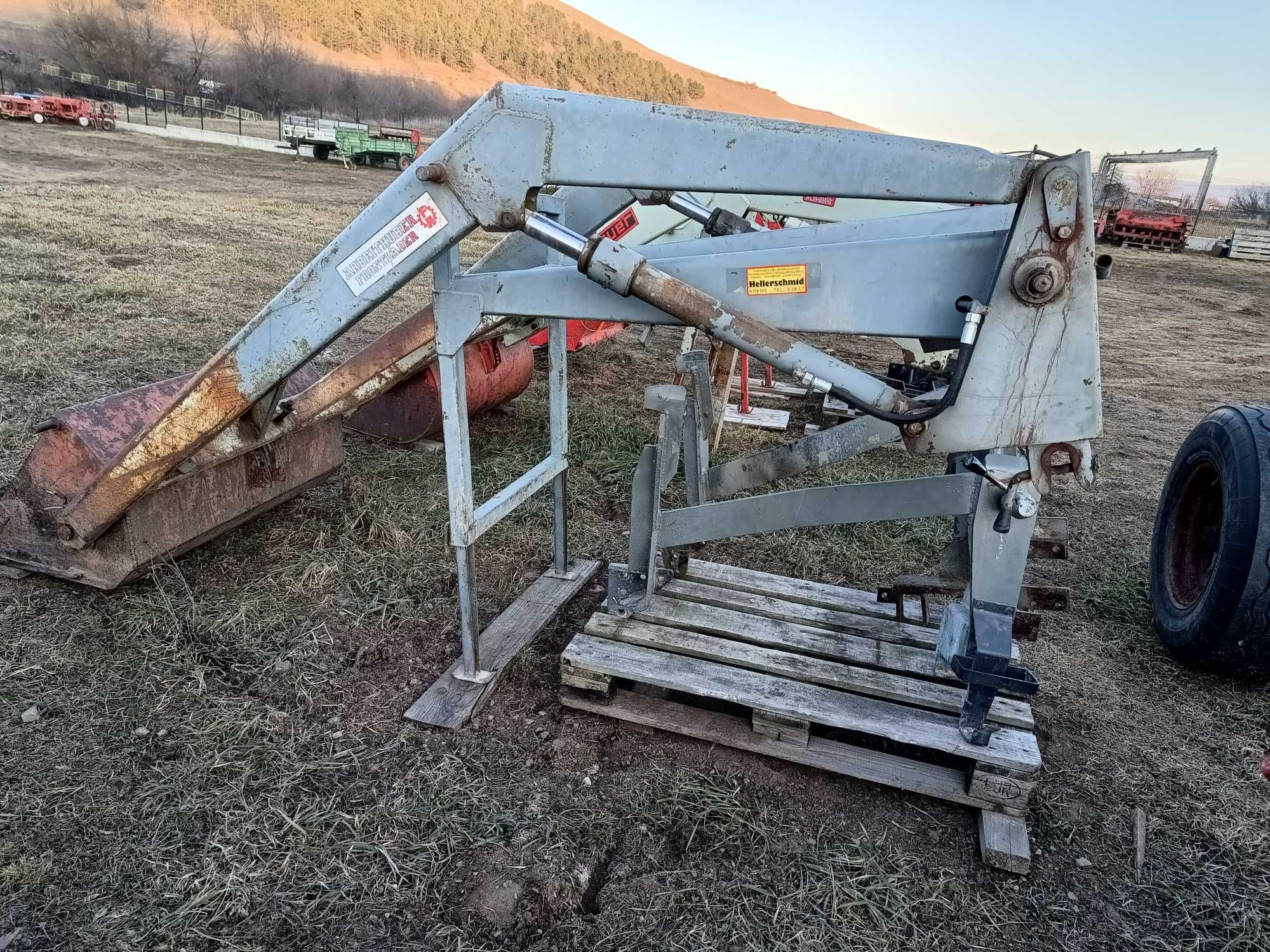 Incarcator frontal pt tractor