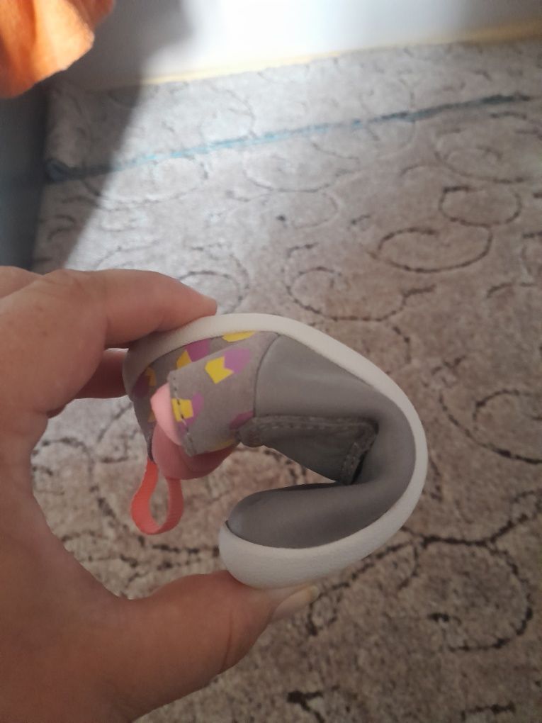 Clarks нови обувки