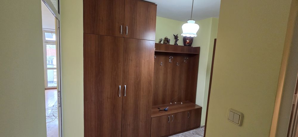 Двукрилен гардероб с портманто