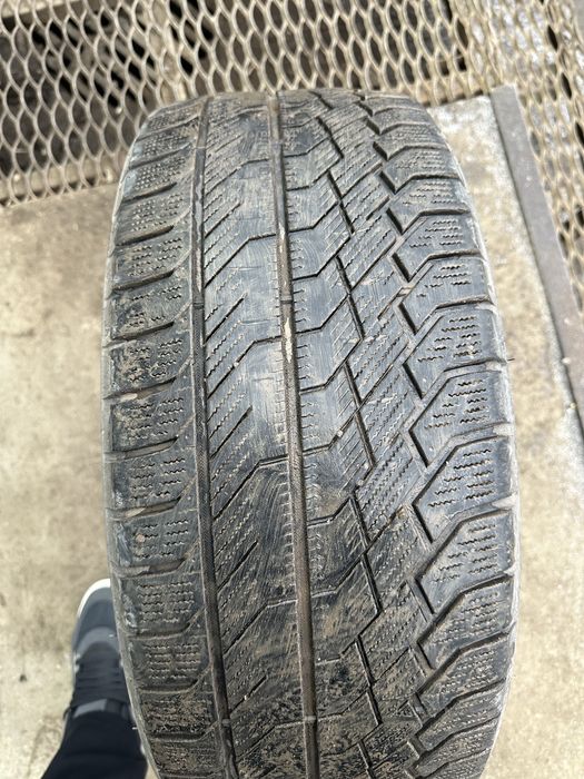 Шины зимние липучка FORROAD  235/45/19