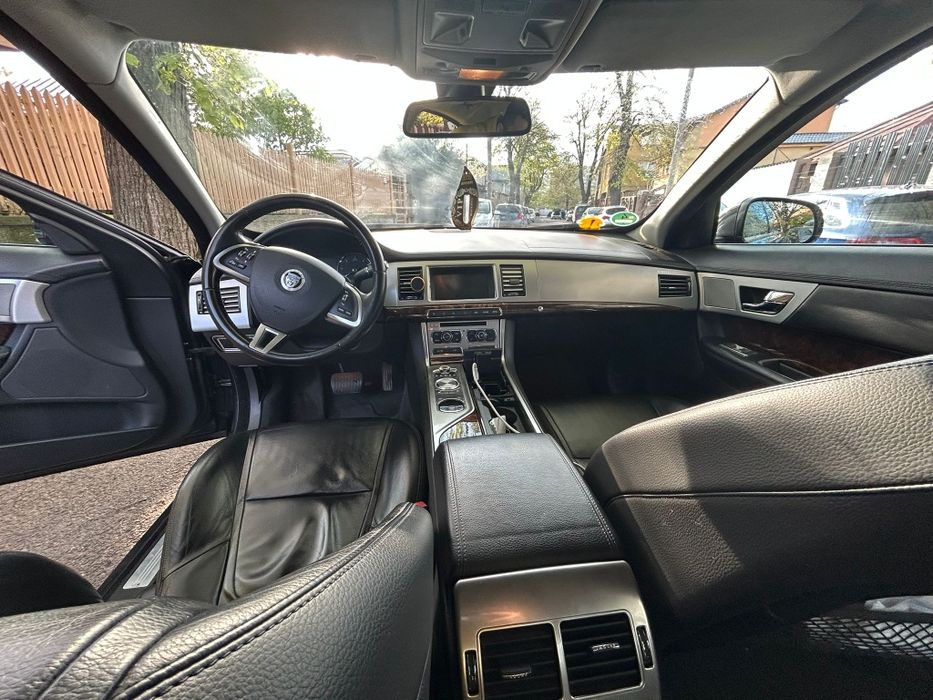 Vând jaguar xf 2012