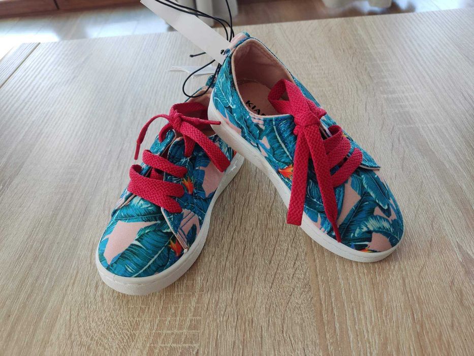 Маратонки, кецове, обувки, сандали за момиче