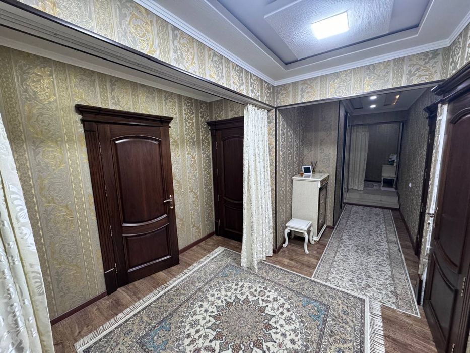 Продаётся срочно квартира 5 комнатная с ремонтом и мебелью