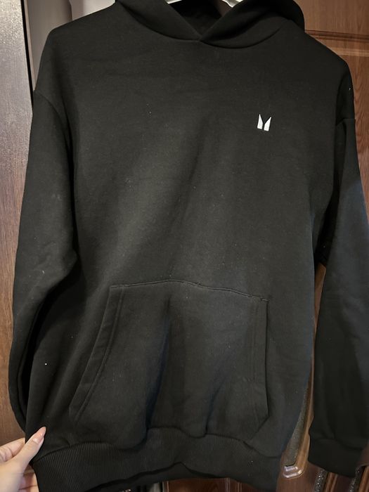 Продавам суитчър за 40 лева. Обличан е веднъж. Размер Xs.