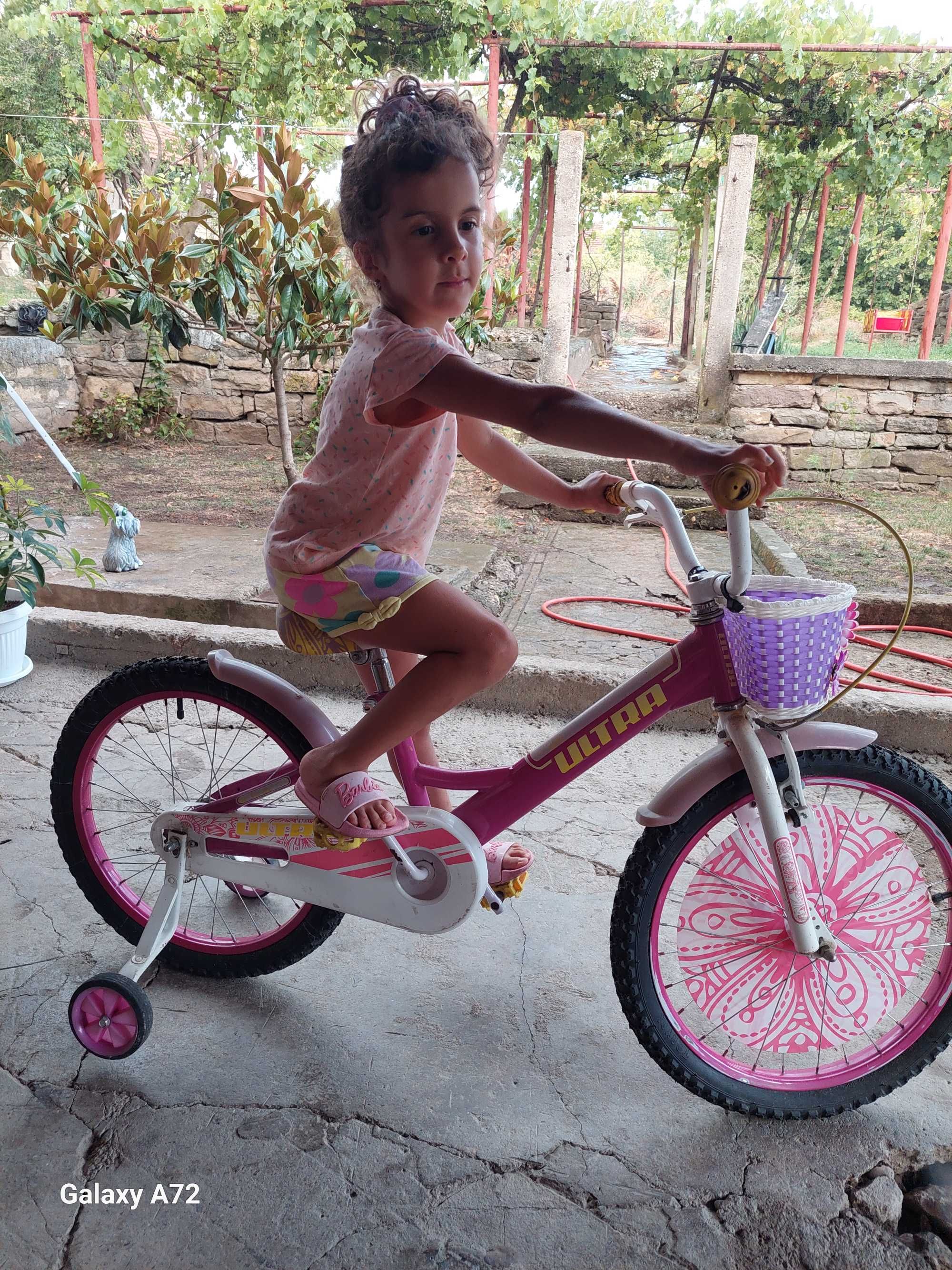 Продава детско дамско колело тип BMX