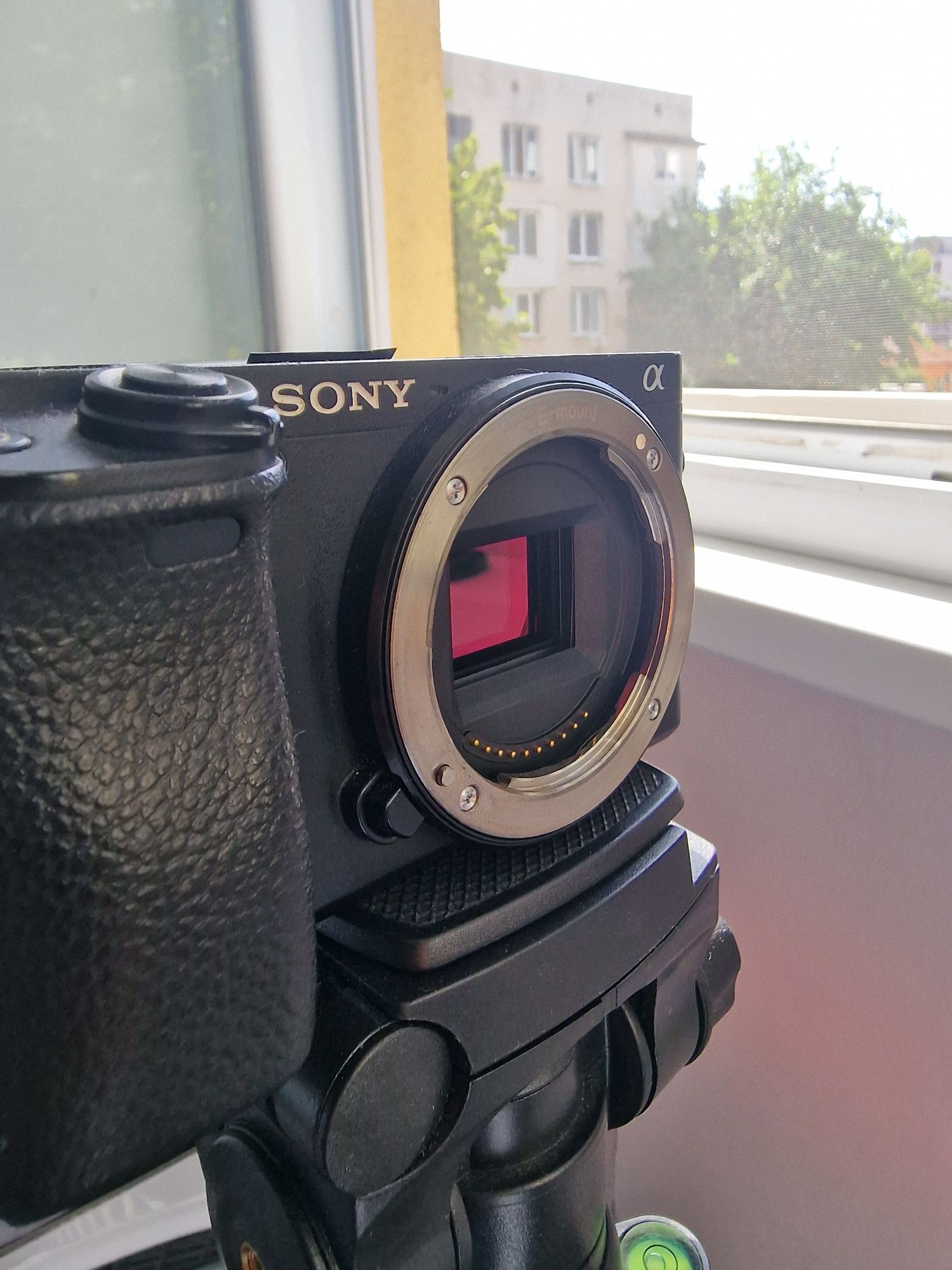 Sony A6300 със статив.