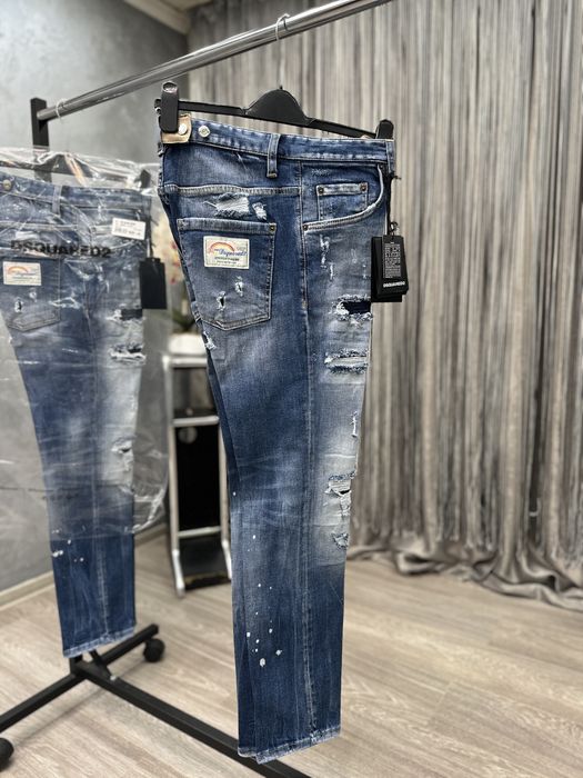 Blugi Dsquared2. Made China. Gama luxury!