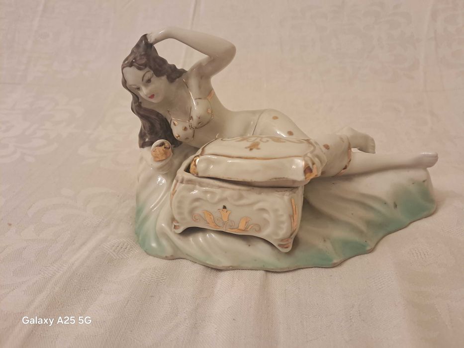 Порцеланова статуетка - 70 лв