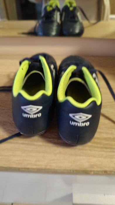 Vând ghete iarba piele,Umbro,mărime 37,5