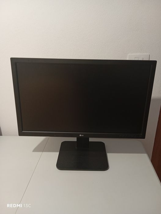 Vând monitor PC LG 27 IPS FullHD Excelent