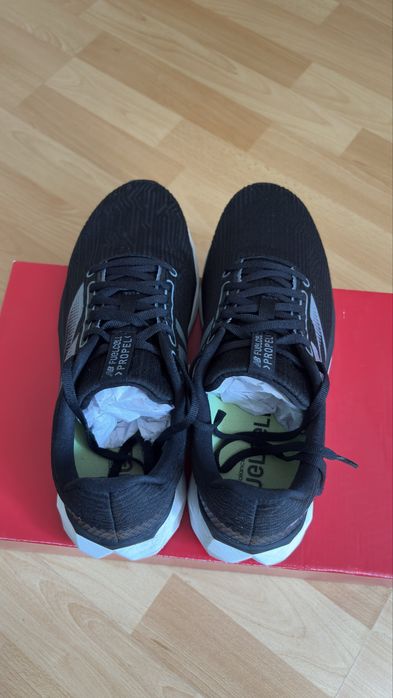 New Balance FuelCell Propel v5 in stare foarte buna