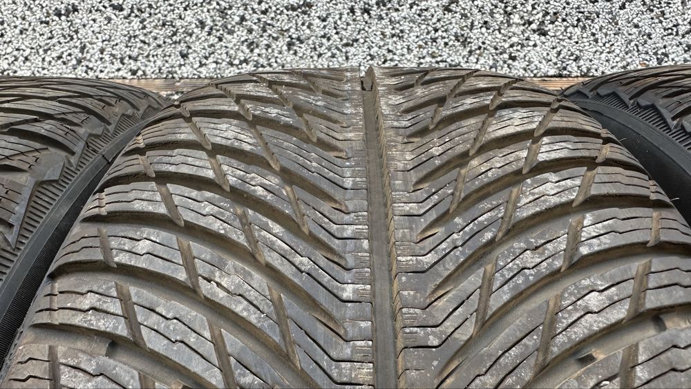 Зимни гуми Michelin - 4 х 215/50/18