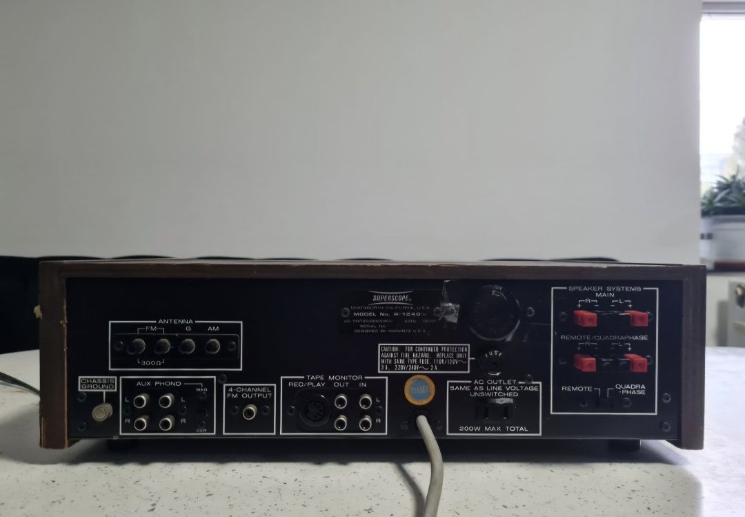 Amplituner Superscope R-1240