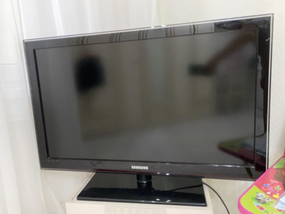 Samsung телевизор в отличном состояние