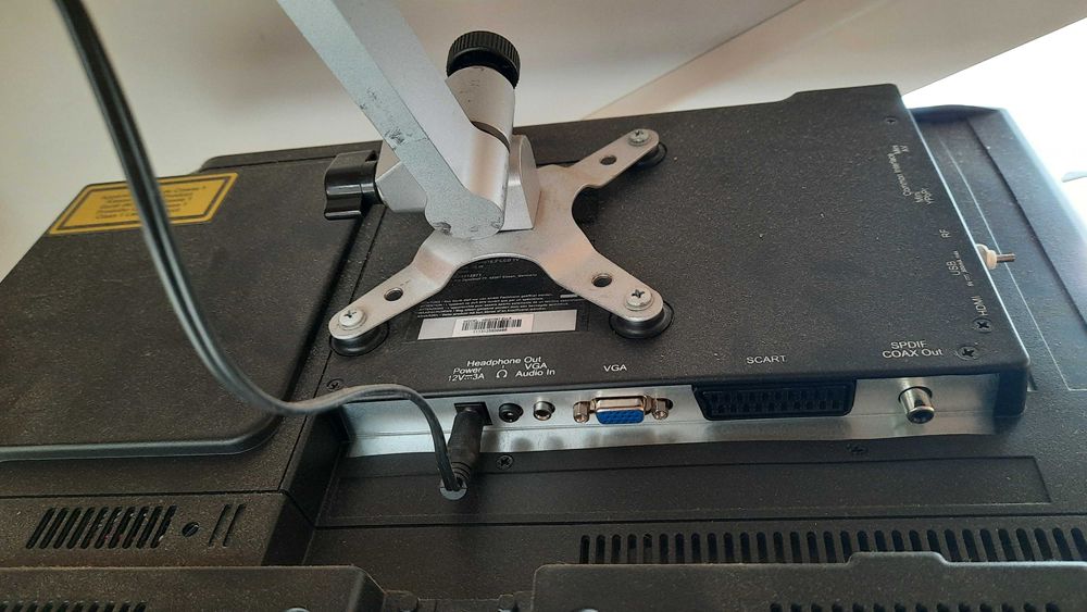 LED телевизор MEDION 12V