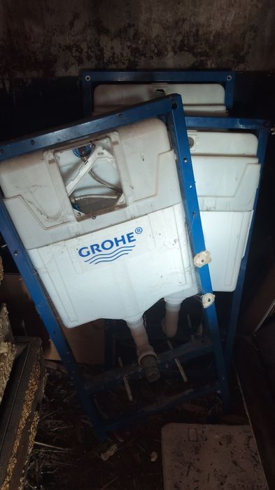 Vând obiecte sanitare și calorifere