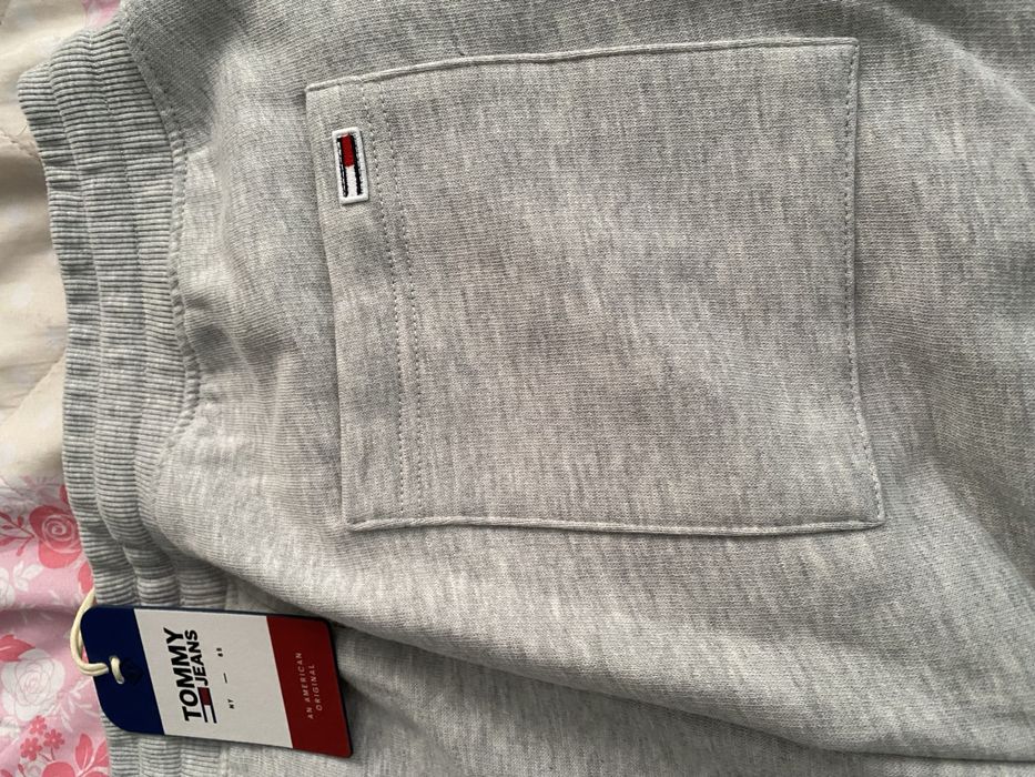 Анцуг на Tommy Jeans