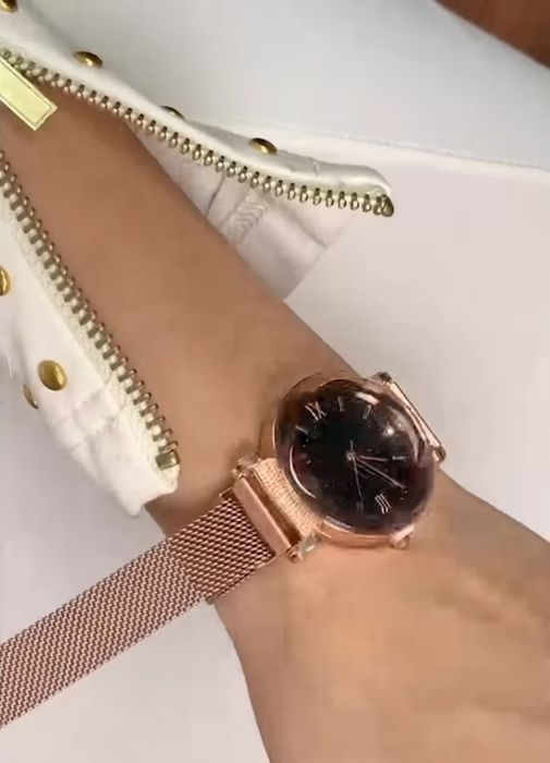 НОВ дамски кварцов часовник, с магнитна верижка