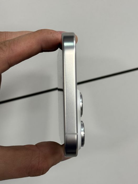 Продавам перфектен iPhone 16 PRO MAX 90 цикъла