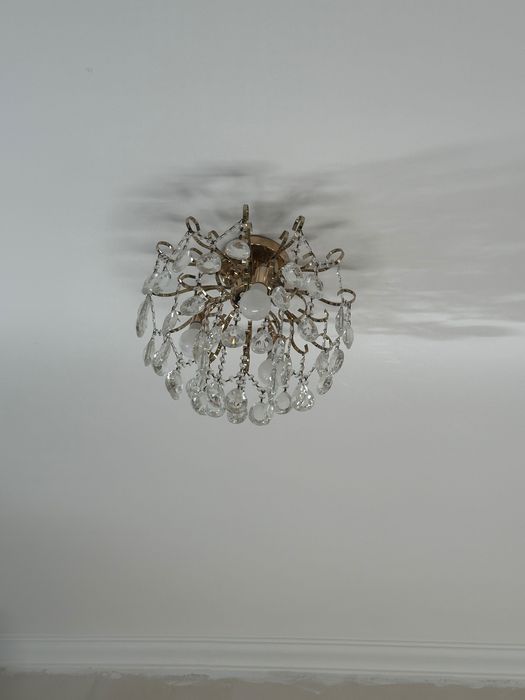 Продам люстру 3000 тг