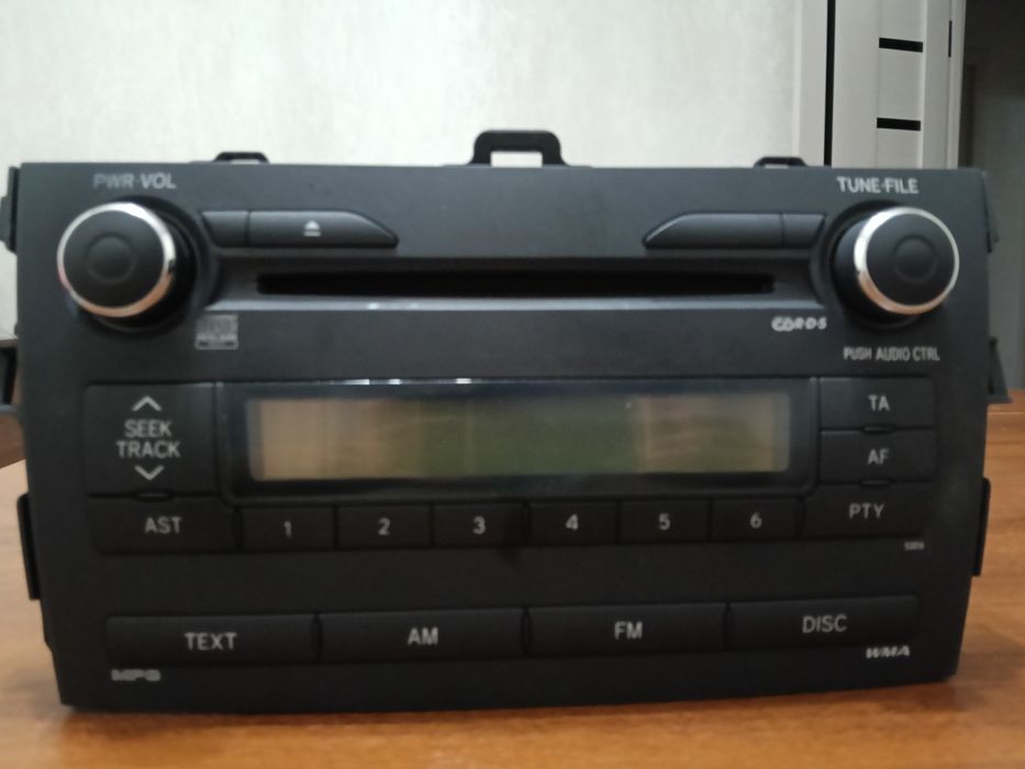 Штатная магнитола на Toyota Corolla E150