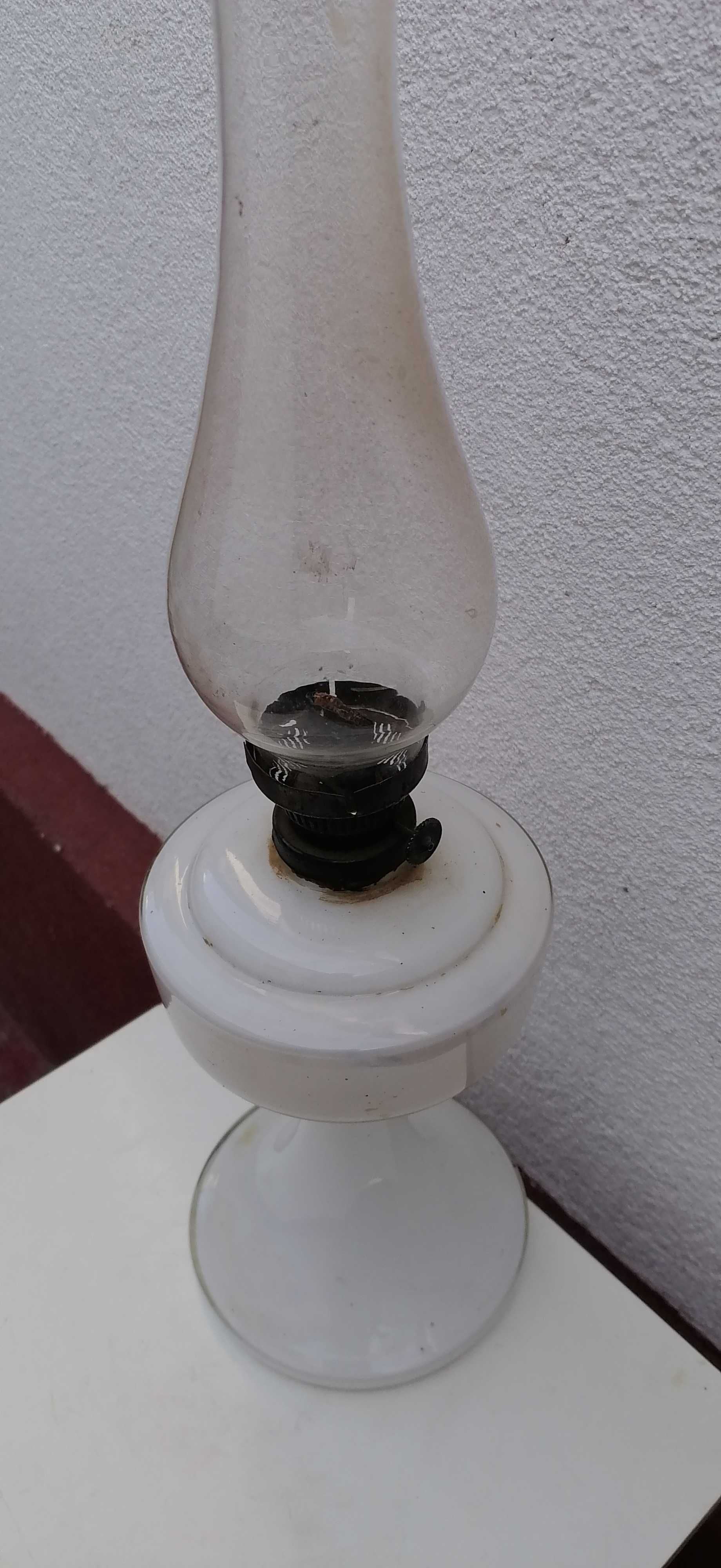 lampa  cu  petrol functionala h 50cm pret 100 lei