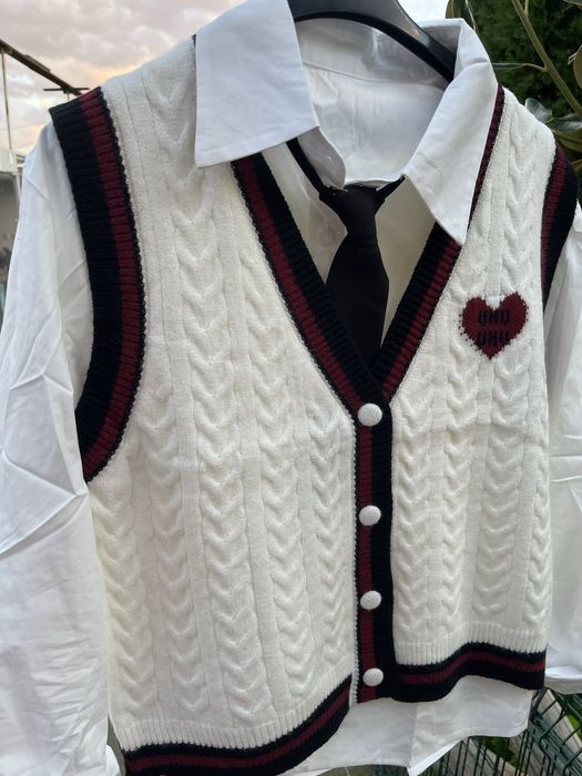 Пуловер , риза и вратовръзка