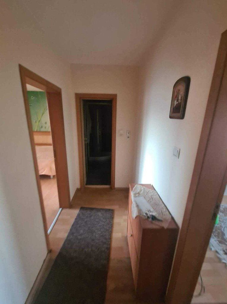 Дава се под наем Двустаен апартамент в Бургас, Център - 50 кв.м за 204 € - Снимка #4