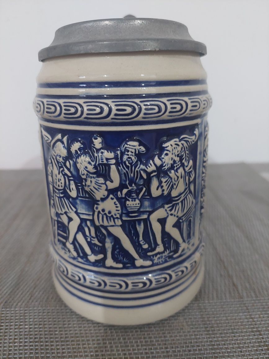 Halba bere din ceramica și capac de zinc