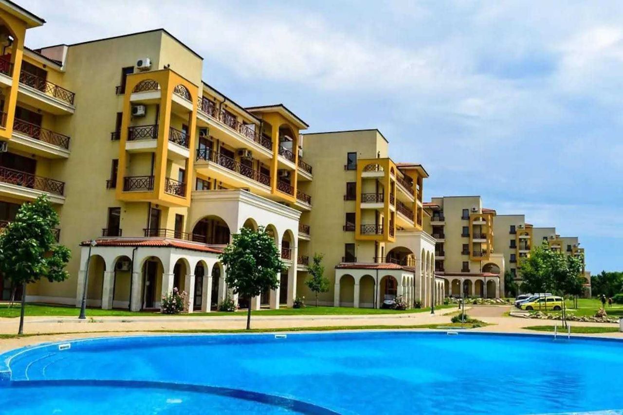 Продава се Едностаен апартамент в Балчик - 70 кв.м за 686 €/кв.м - Снимка #16