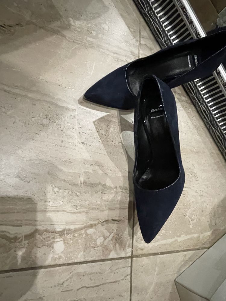 BATA остри класически обувки