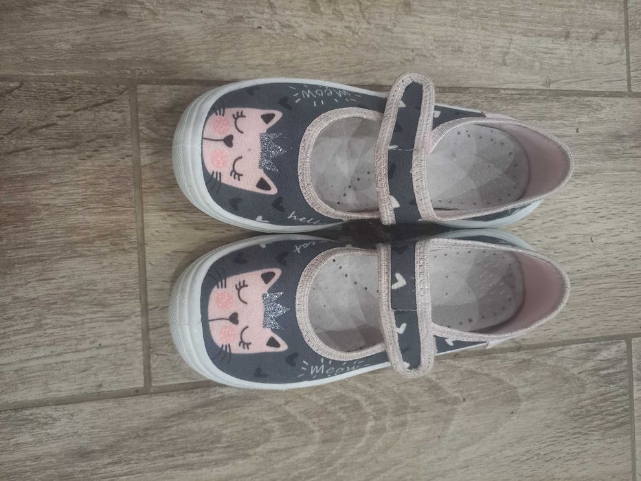 Детски пантофи за момиче